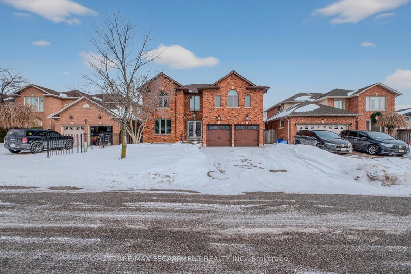 41 Candor Cres, Hamilton, L8E 4X6 | Image 2