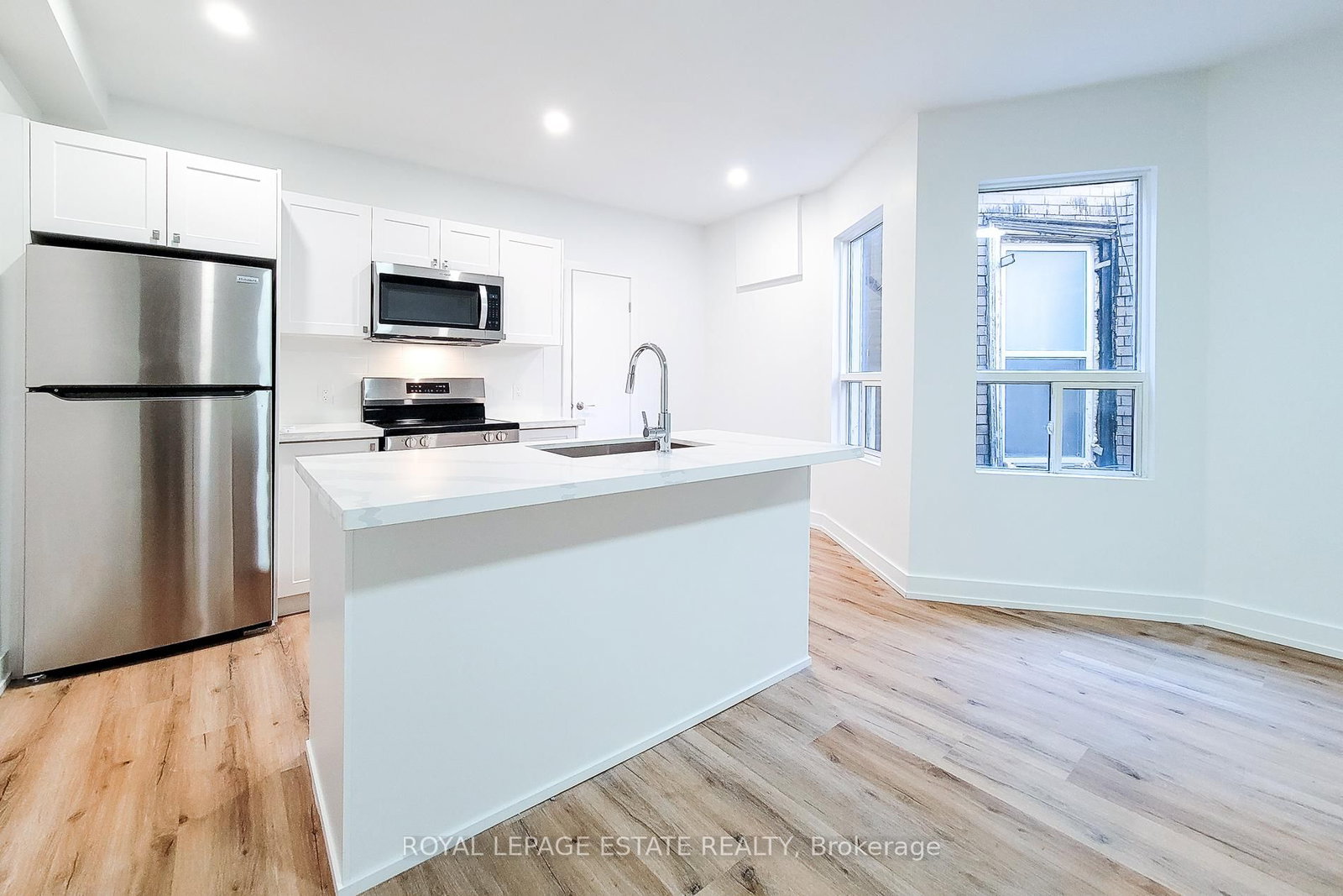 Semi-Detached House for lease at 1-1052 Barton Street, Hamilton, Ontario, L8L 3E5 - Crown Point - MLS: X12790720