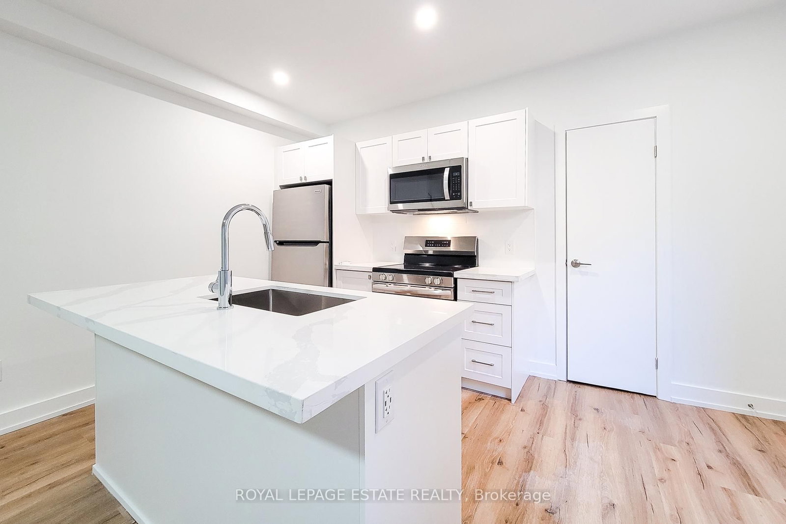 Semi-Detached House for lease at 1-1052 Barton Street, Hamilton, Ontario, L8L 3E5 - Crown Point - MLS: X12790720