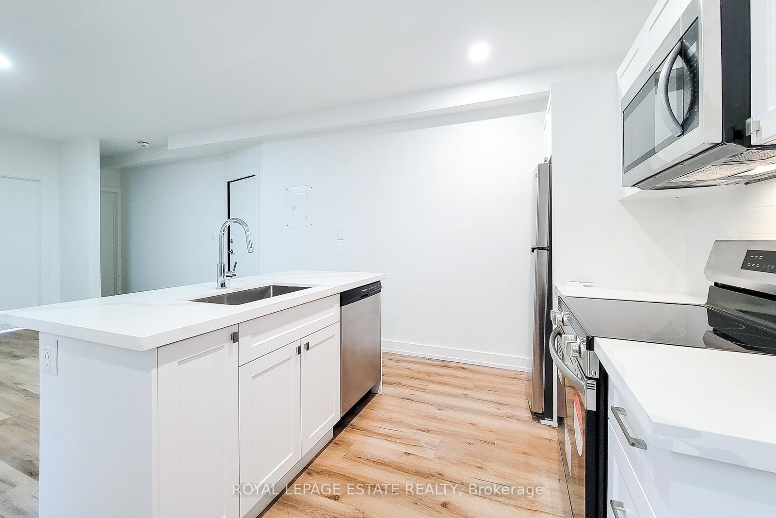 Semi-Detached House for lease at 1-1052 Barton Street, Hamilton, Ontario, L8L 3E5 - Crown Point - MLS: X12790720