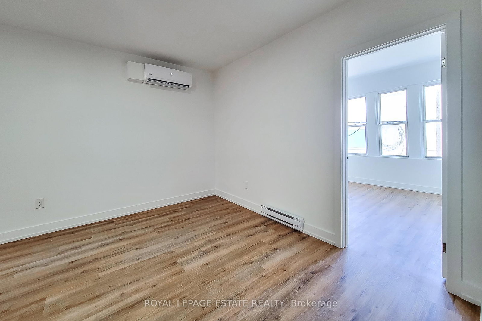 Semi-Detached House for lease at 1-1052 Barton Street, Hamilton, Ontario, L8L 3E5 - Crown Point - MLS: X12790720