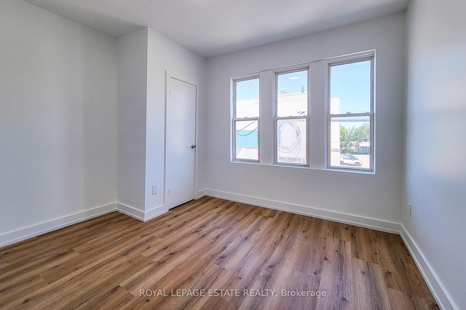 Semi-Detached House for lease at 1-1052 Barton Street, Hamilton, Ontario, L8L 3E5 - Crown Point - MLS: X12790720