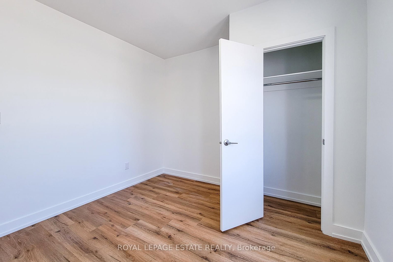 Semi-Detached House for lease at 1-1052 Barton Street, Hamilton, Ontario, L8L 3E5 - Crown Point - MLS: X12790720