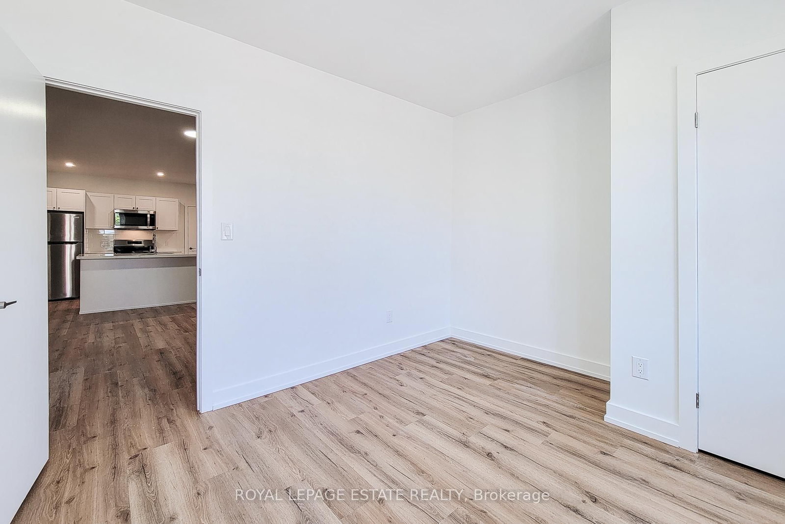 Semi-Detached House for lease at 1-1052 Barton Street, Hamilton, Ontario, L8L 3E5 - Crown Point - MLS: X12790720