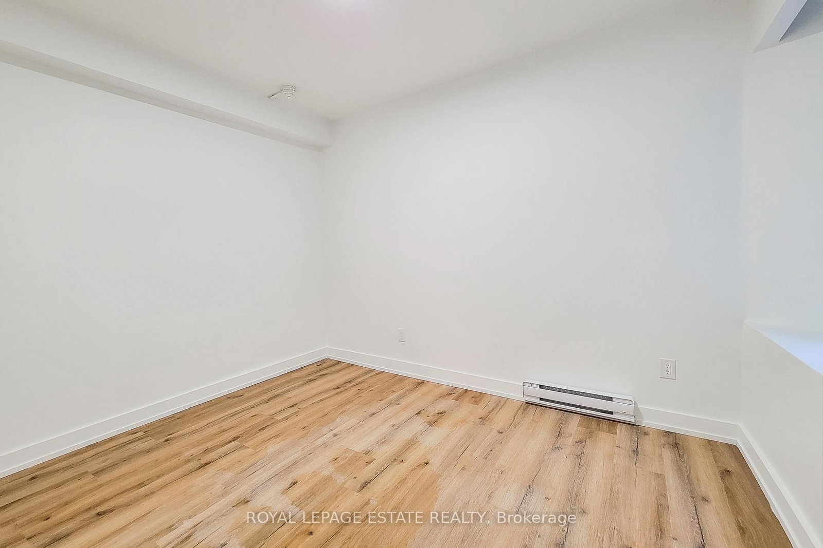 Semi-Detached House for lease at 1-1052 Barton Street, Hamilton, Ontario, L8L 3E5 - Crown Point - MLS: X12790720