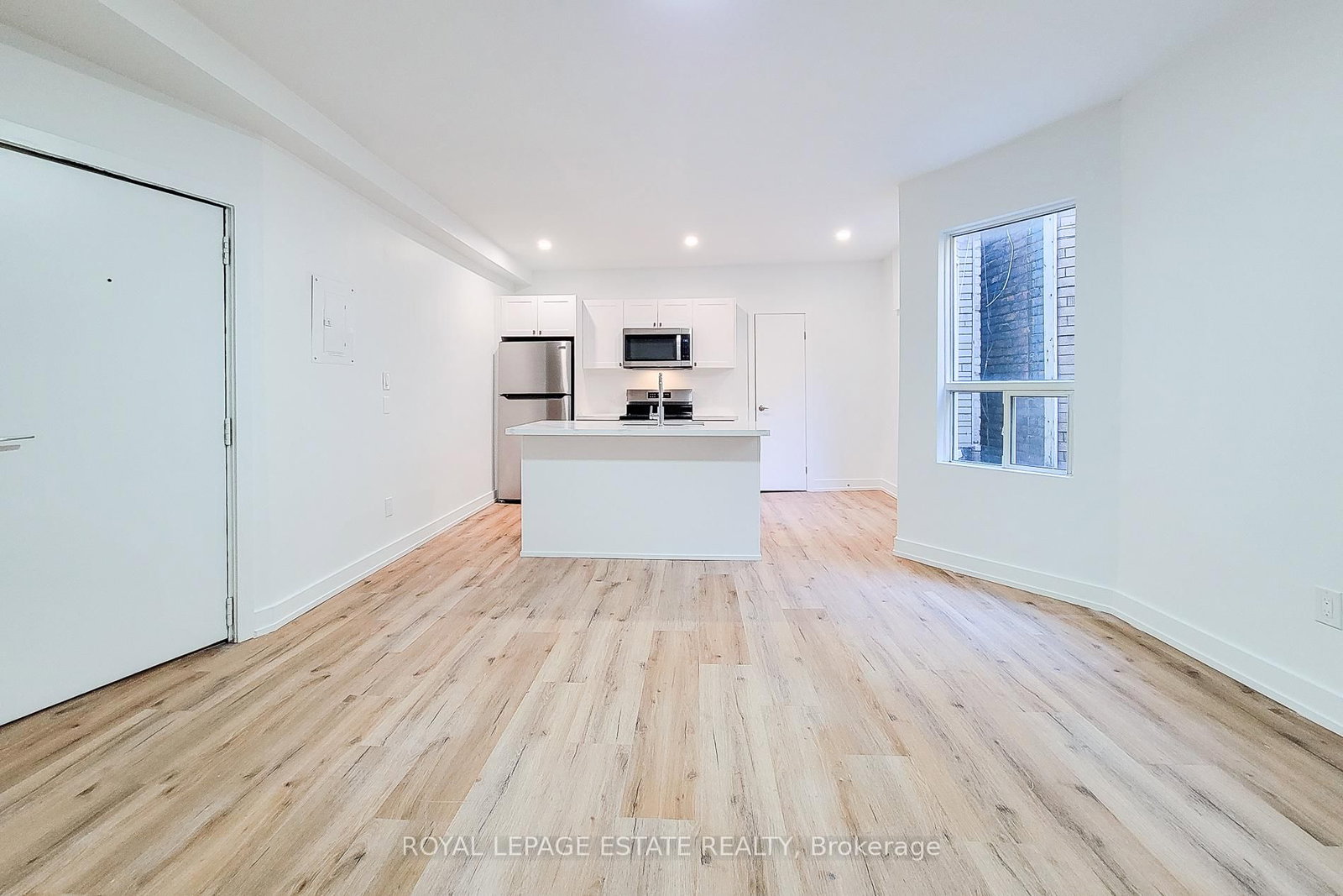 Semi-Detached House for lease at 1-1052 Barton Street, Hamilton, Ontario, L8L 3E5 - Crown Point - MLS: X12790720