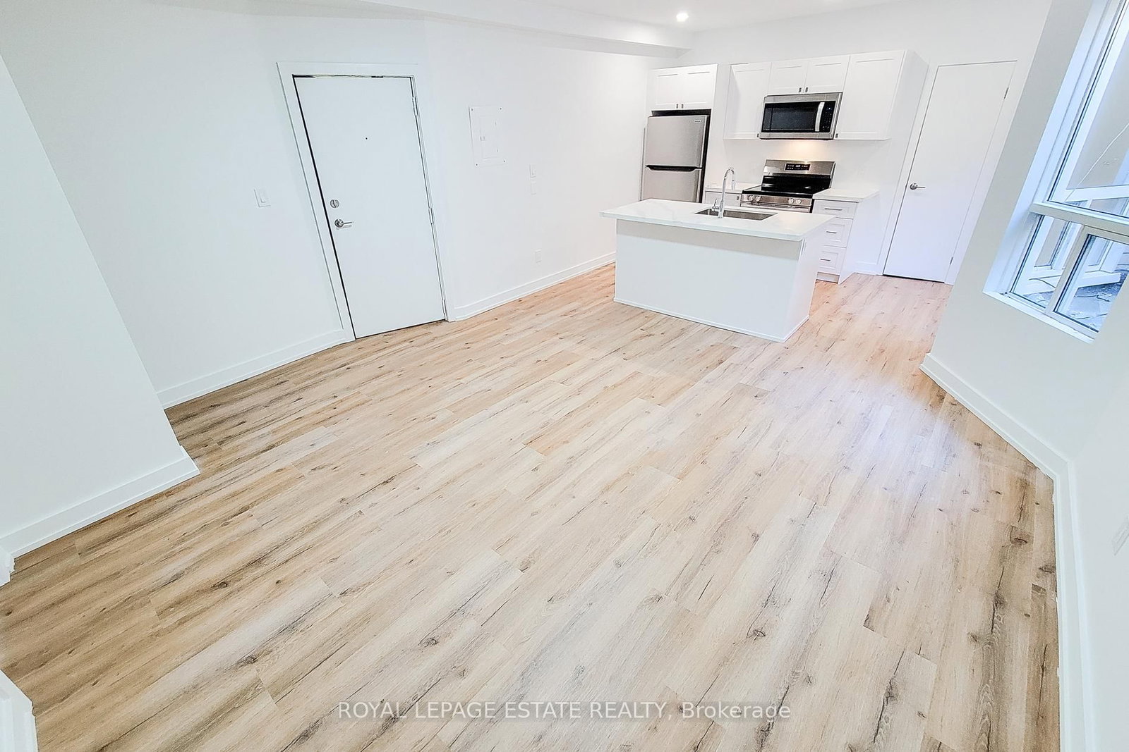 Semi-Detached House for lease at 1-1052 Barton Street, Hamilton, Ontario, L8L 3E5 - Crown Point - MLS: X12790720