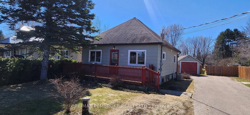 206 Golf Course Rd, Laurentian Valley, K8A 7B3 | Image 3
