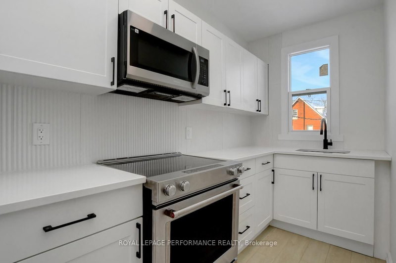 home for lease on 2-9 Larch Street