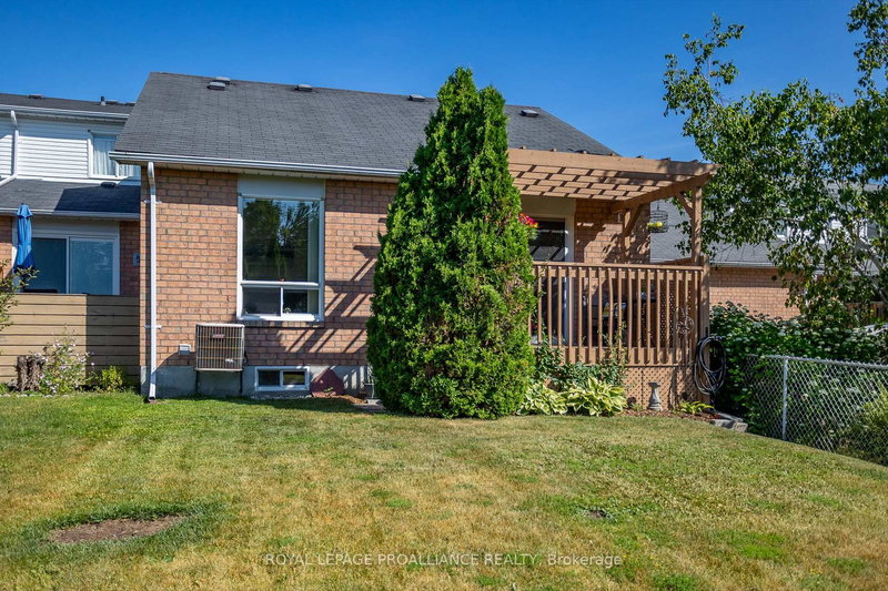 1269 Eagle Cres, Peterborough, K9K 2K6 | Image 2