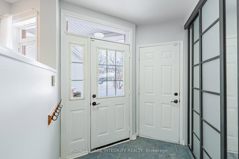 111 HEMLO Cres, Ottawa, K2T 1C9 | Image 3