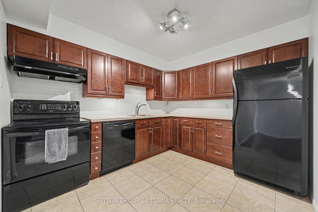 1004 - 200 Bay Street