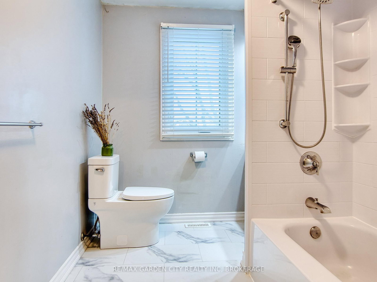 Detached House for sale at 51 Huntington Lane, St. Catharines, Ontario, L2S 3R5 - Grapeview - MLS: X12792640