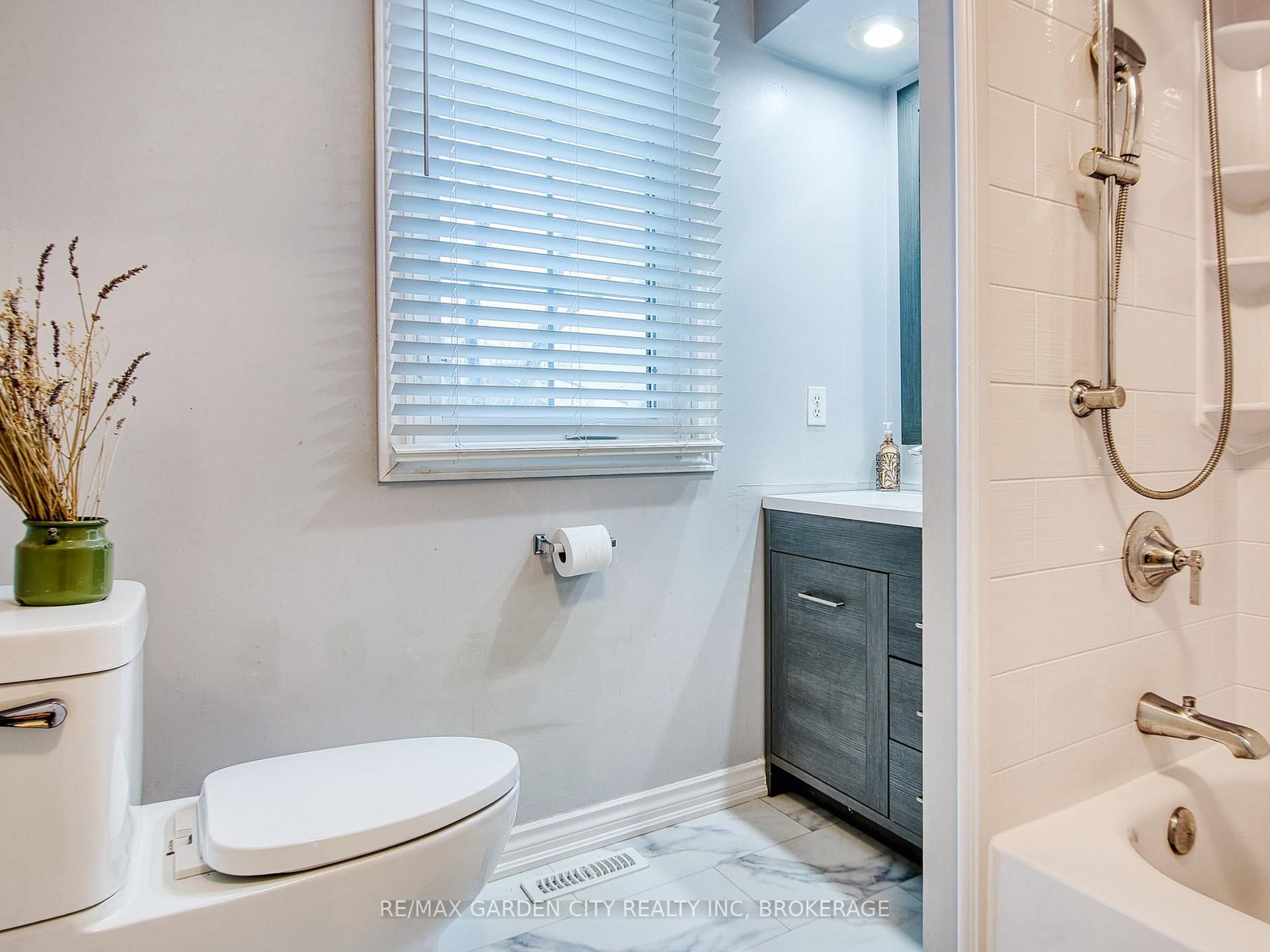 Detached House for sale at 51 Huntington Lane, St. Catharines, Ontario, L2S 3R5 - Grapeview - MLS: X12792640