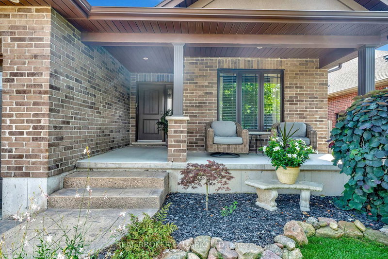 304 Courtland St, Norfolk, N4B 0A8 | Image 3