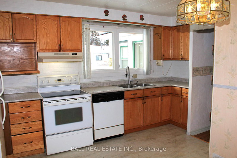 9 Great Oak St, Highlands East, K0L 1M0 | Image 3