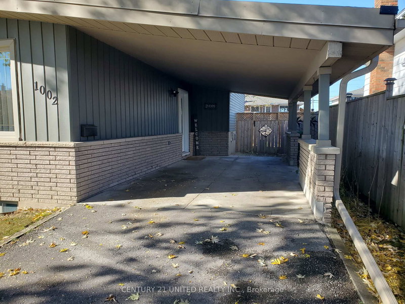 1002 Albany Crt, Peterborough, K9J 1J2 | Image 2