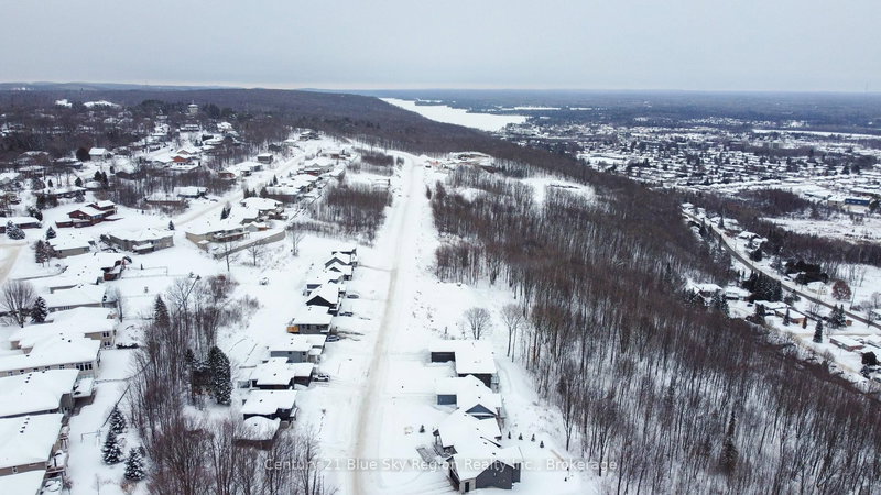 70 KENRETA Dr, North Bay, P1C 0A5 | Image 2