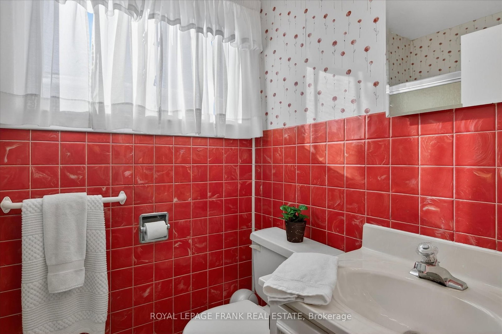 Detached House for sale at 797 Valleyview Drive, Peterborough, Ontario, K9J 6P9 - Monaghan Ward 2 - MLS: X12793310