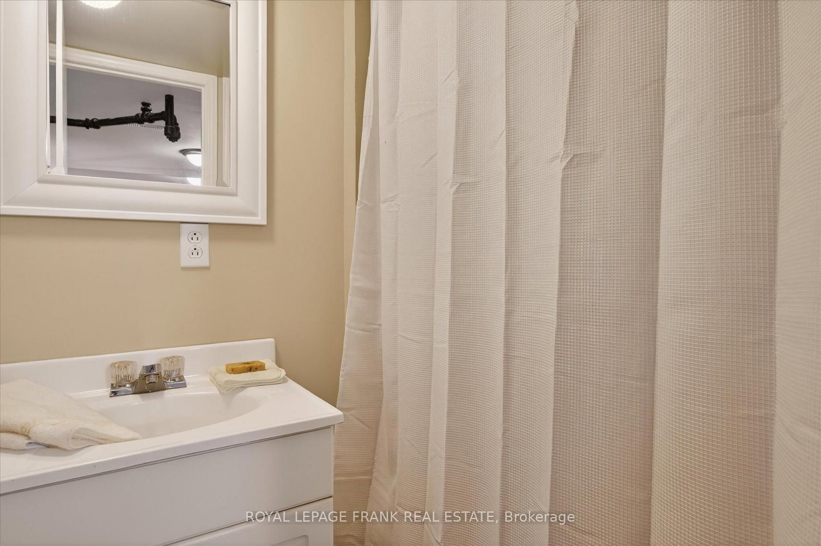 Detached House for sale at 797 Valleyview Drive, Peterborough, Ontario, K9J 6P9 - Monaghan Ward 2 - MLS: X12793310