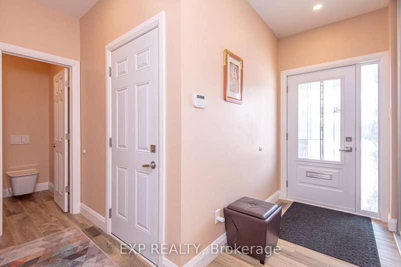 1473 Rosebella Ave W photo 5
