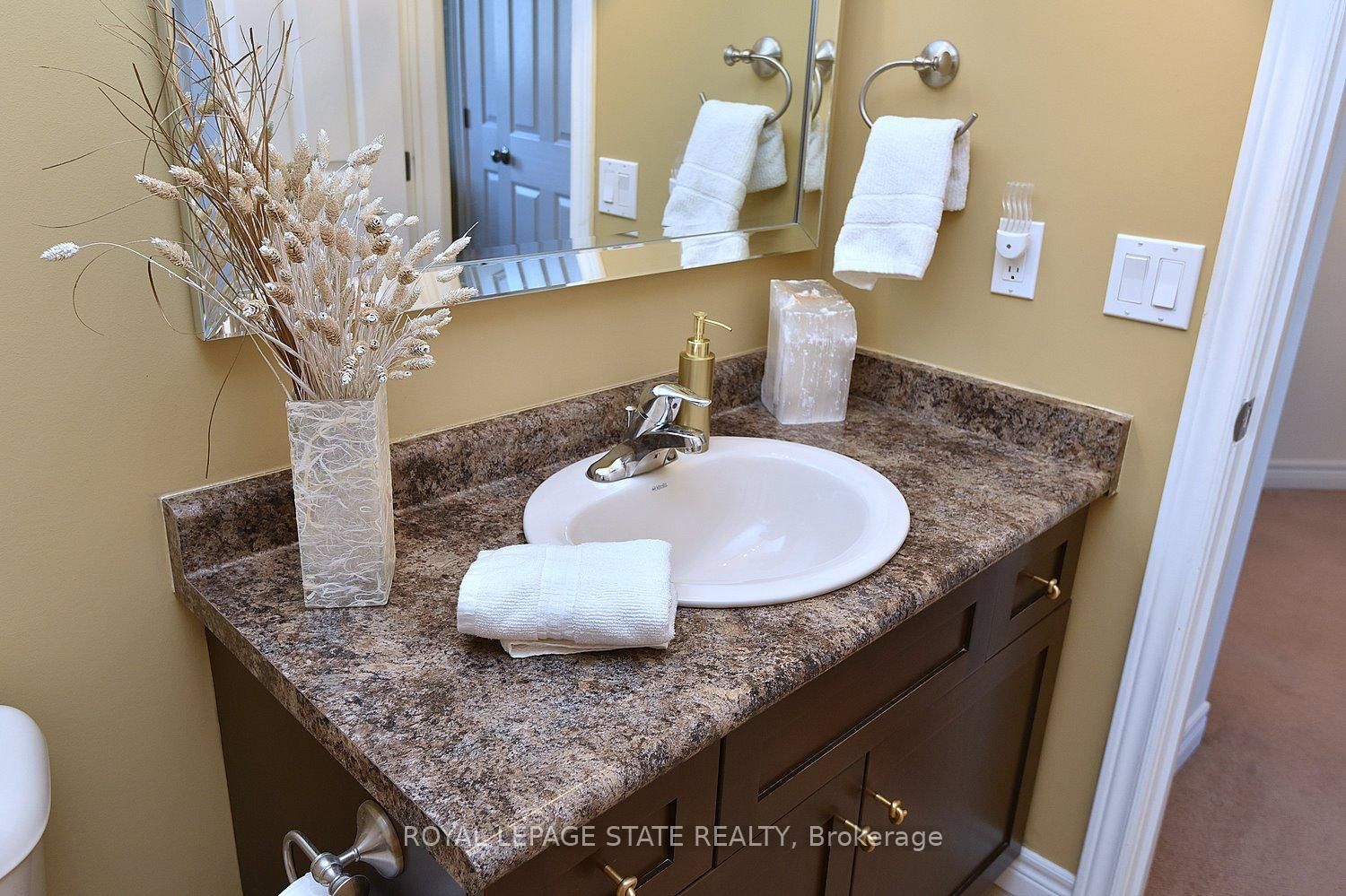 Detached House for sale at 12 Degrow Crescent, Hamilton, Ontario, L0R 1C0 - Rural Glanbrook - MLS: X12794304