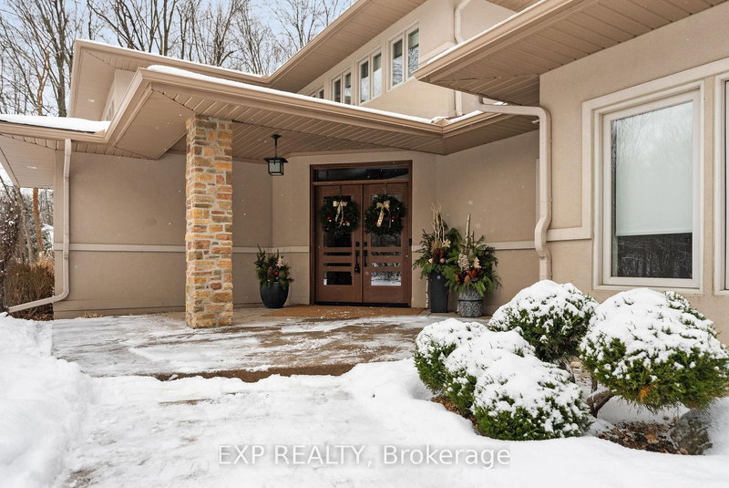 5759 Queenscourt Crescent