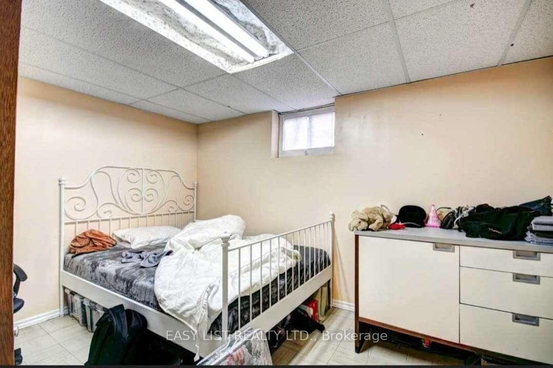 Detached House for sale at 138 Rifle Range Road, Hamilton, Ontario, L8S 3B6 - Ainslie Wood - MLS: X12795326