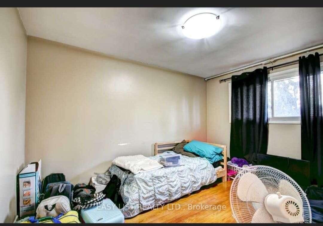 Detached House for sale at 138 Rifle Range Road, Hamilton, Ontario, L8S 3B6 - Ainslie Wood - MLS: X12795326