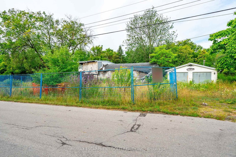 74 Best Ave, Hamilton, L9H 5W1 | Image 2