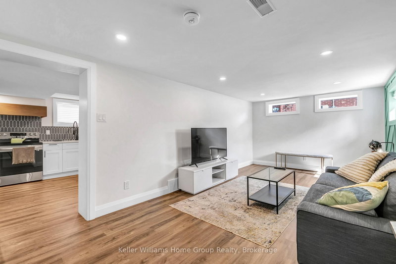 496 Manchester Rd, Kitchener, N2B 1A6 | Image 2