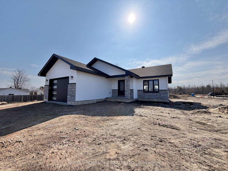 62 Eddy Cres, Pembroke, K8A 0M1 | Image 2