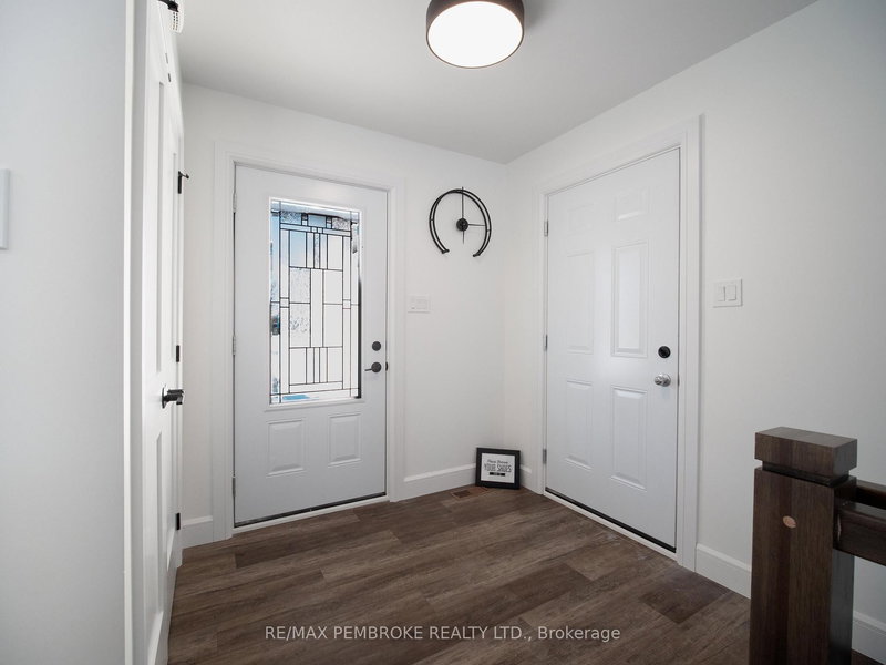 62 Eddy Cres, Pembroke, K8A 0M1 | Image 3