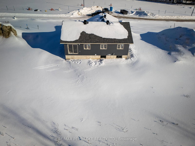 13 Eddy Cres, Pembroke, K8A 0M1 | Image 3