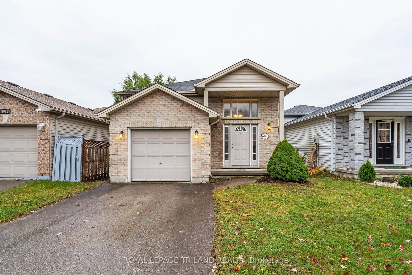 Detached House sold at 1024 Blythwood Road, London North, Ontario, N6H 5W2 - North M - MLS: X12796412