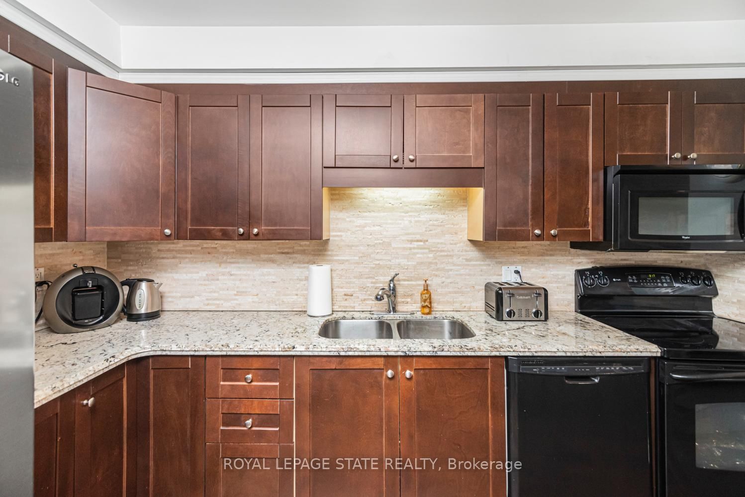 Townhouse for sale at 22-255 Mount Albion Road, Hamilton, Ontario, L8K 6P7 - Red Hill - MLS: X12797004