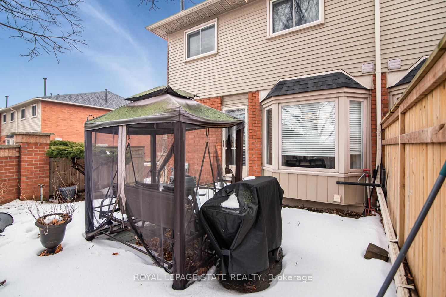 Townhouse for sale at 22-255 Mount Albion Road, Hamilton, Ontario, L8K 6P7 - Red Hill - MLS: X12797004