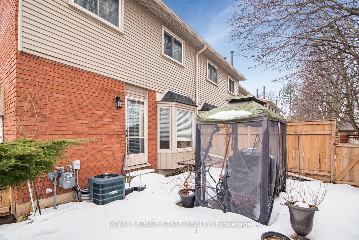 Townhouse for sale at 22-255 Mount Albion Road, Hamilton, Ontario, L8K 6P7 - Red Hill - MLS: X12797004