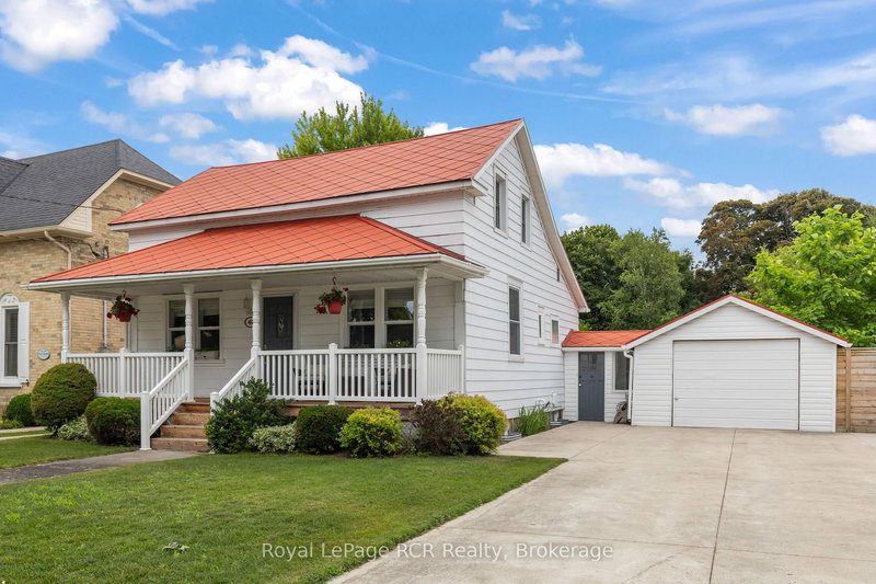 home for sale on 40 Grosvenor Street S