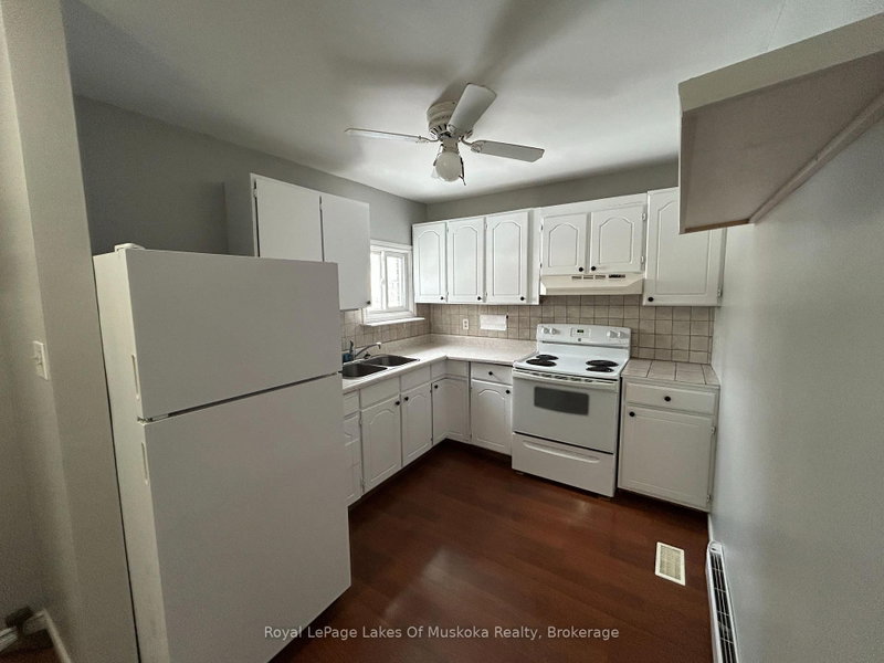 190 Ecclestone Dr photo 4