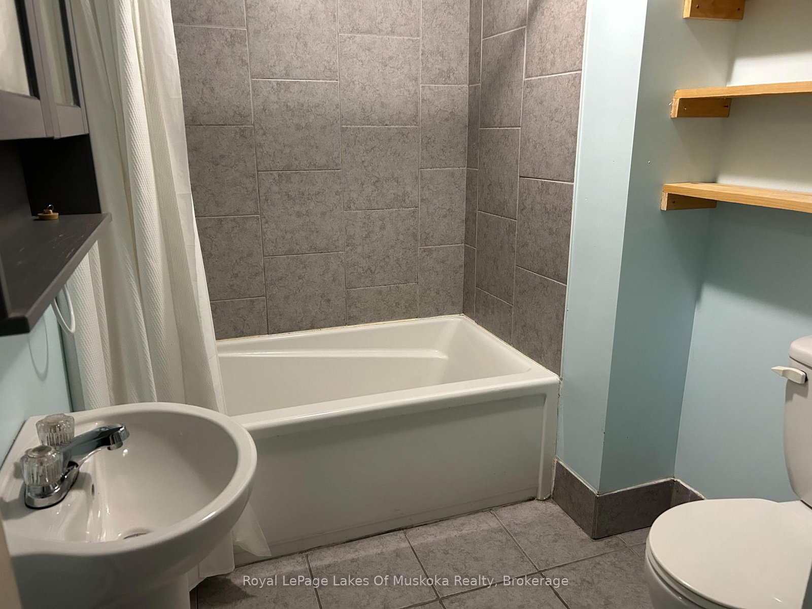 190 Ecclestone Drive • Bracebridge, ON photo 6