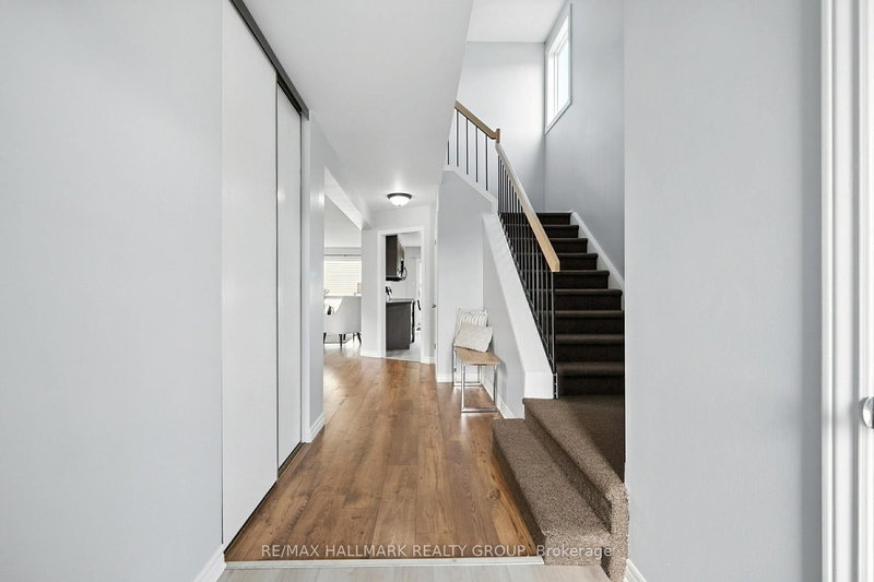 55 Fair Oaks Cres, Ottawa, K2G 4W3 | Image 2