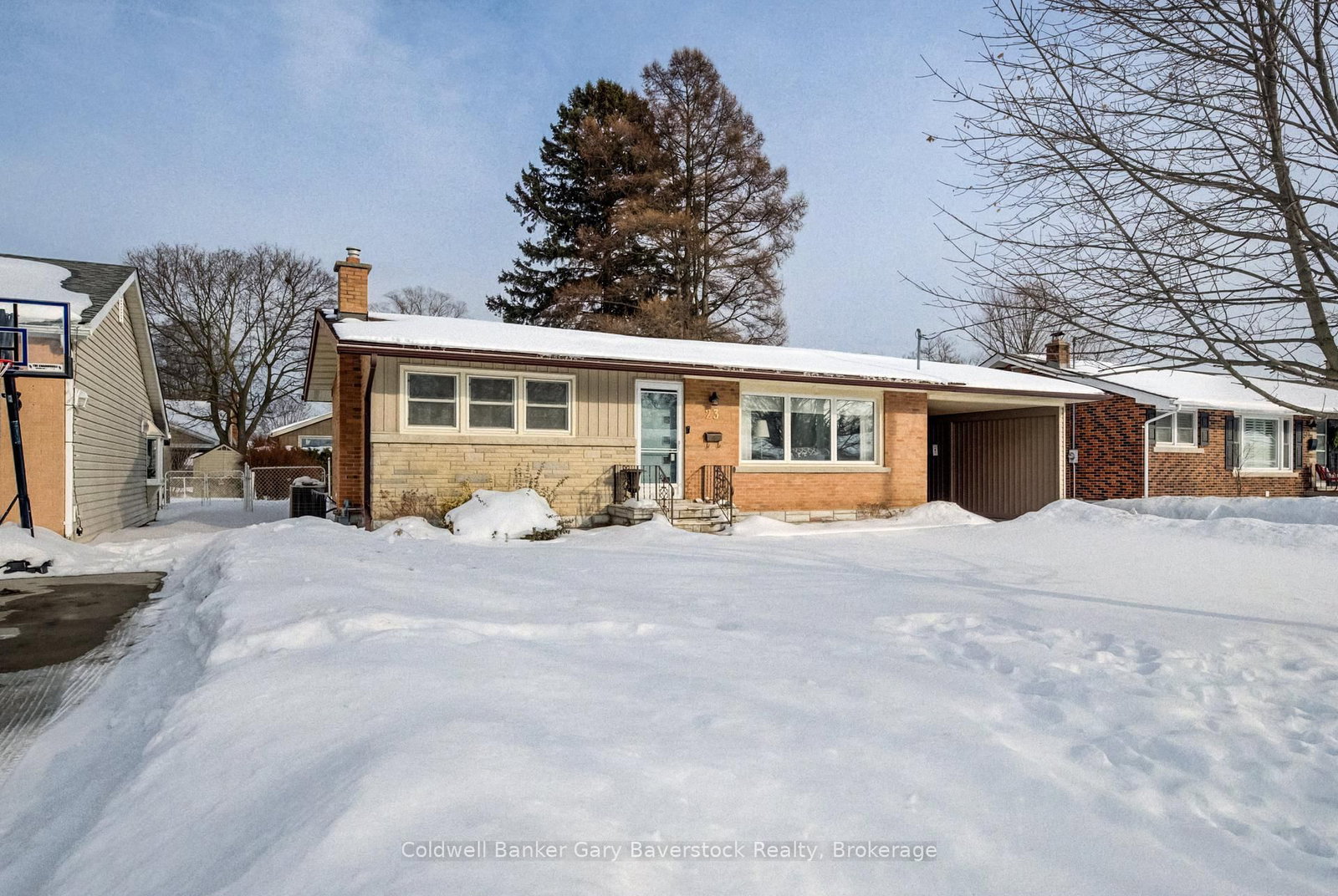 Detached House sold at 23 Day Street, Cambridge, Ontario, N1S 3R1 - MLS: X12797820