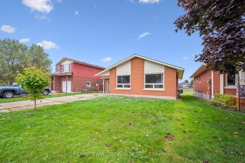 635 Raglan St, Minto, N0G 2P0 | Image 2