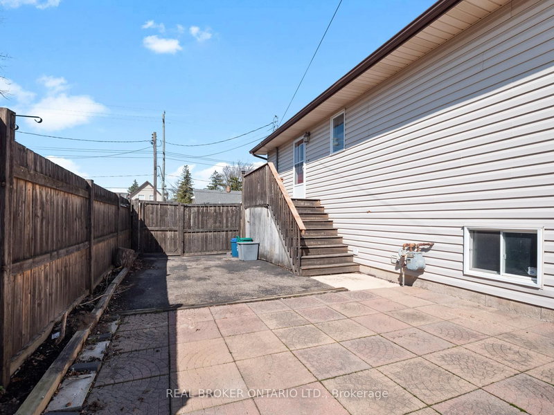 379 Southworth St S, Welland, L3B 2A1 | Image 3