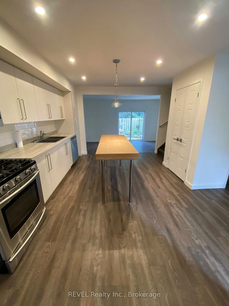 22 - 5815 Swayze Dr, Niagara Falls, L2J 3W3 | Image 2