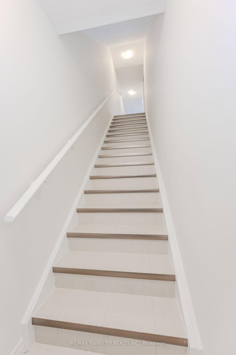 6 Lomond Lane, Kitchener, N2R 0R4 | Image 3