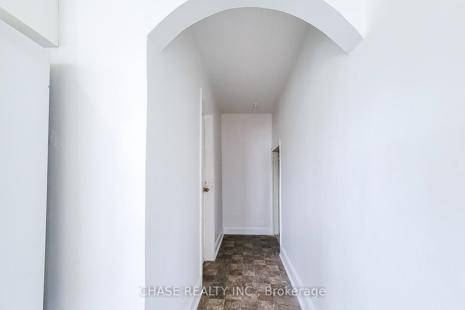 Detached House for sale at 107 Saint George Street, Welland, Ontario, L3C 5N5 - Broadway - MLS: X12798690