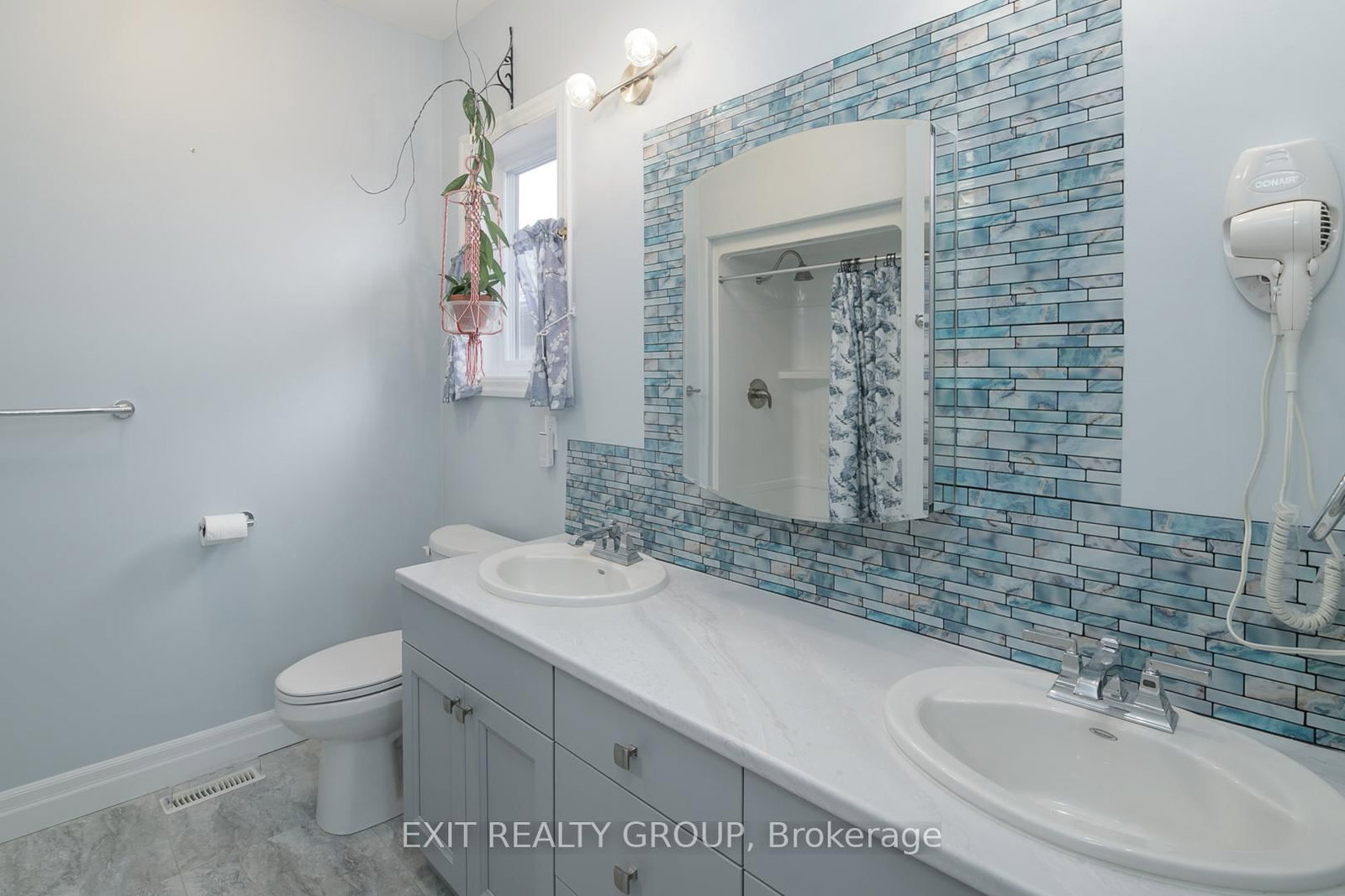 Detached House for sale at 16 Matheos Crescent, Quinte West, Ontario, K8V 0L2 - Murray Ward - MLS: X12798852