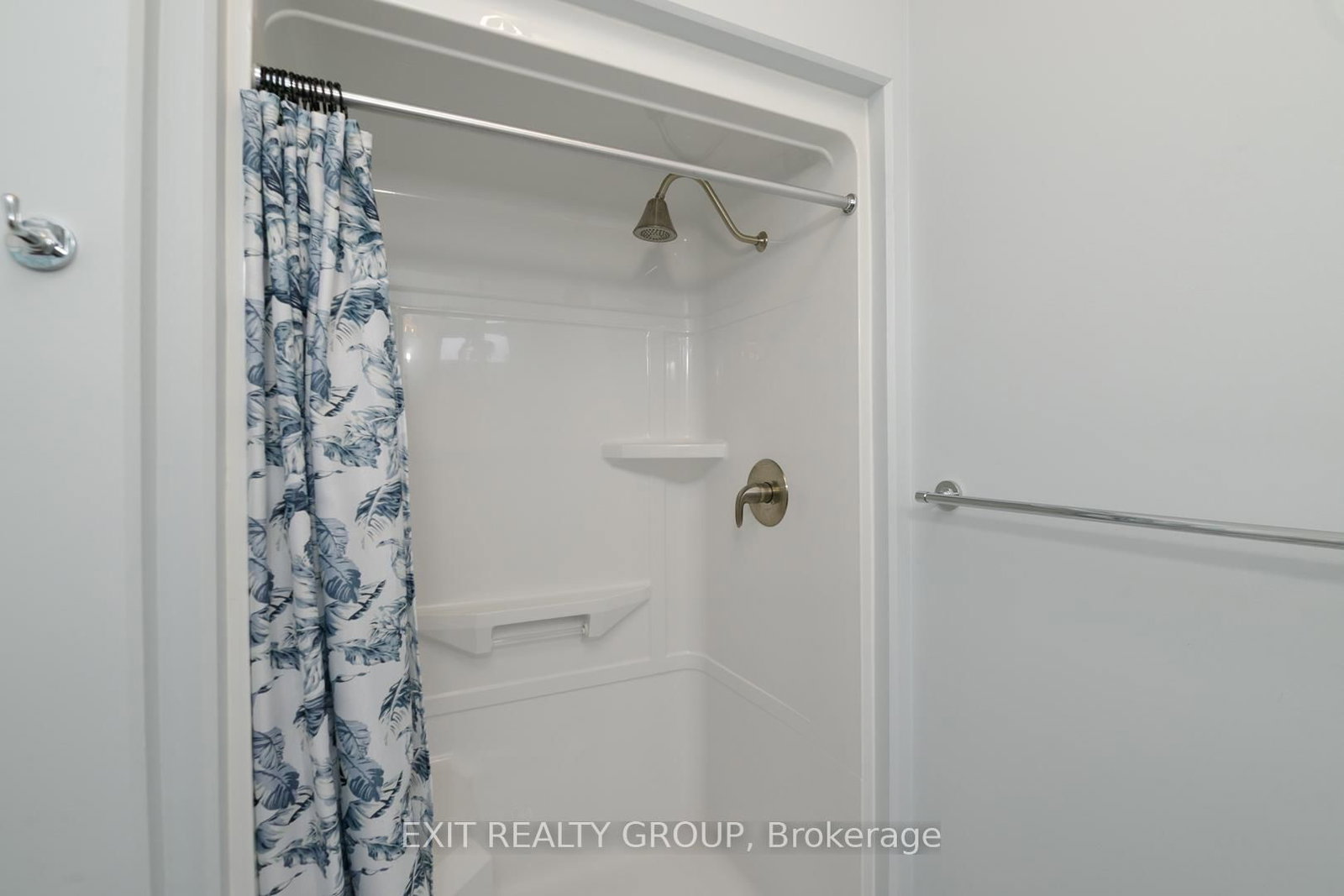 Detached House for sale at 16 Matheos Crescent, Quinte West, Ontario, K8V 0L2 - Murray Ward - MLS: X12798852